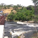 Bénédiction du pont de La lutshima par Mgr. Bodika