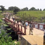 Bénédiction du pont de La lutshima par Mgr. Bodika