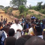 Bénédiction du pont de La lutshima par Mgr. Bodika