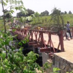Bénédiction du pont de La lutshima par Mgr. Bodika