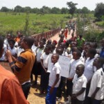 Bénédiction du pont de La lutshima par Mgr. Bodika