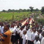 Bénédiction du pont de La lutshima par Mgr. Bodika