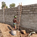 Construction de mur de la clôture de la concession du cpfo à kinkole