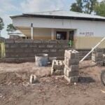 Construction de mur de la clôture de la concession du cpfo à kinkole