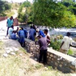Construction du mur au pont de la Lutshima pour protéger le pont contre les inondations