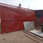 Fabrication des portes métalliques et placement de ces portes