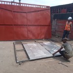 Fabrication des portes métalliques et placement de ces portes