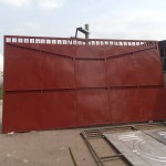 Fabrication des portes métalliques et placement de ces portes