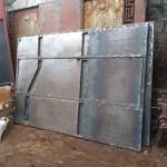 Fabrication des portes métalliques et placement de ces portes